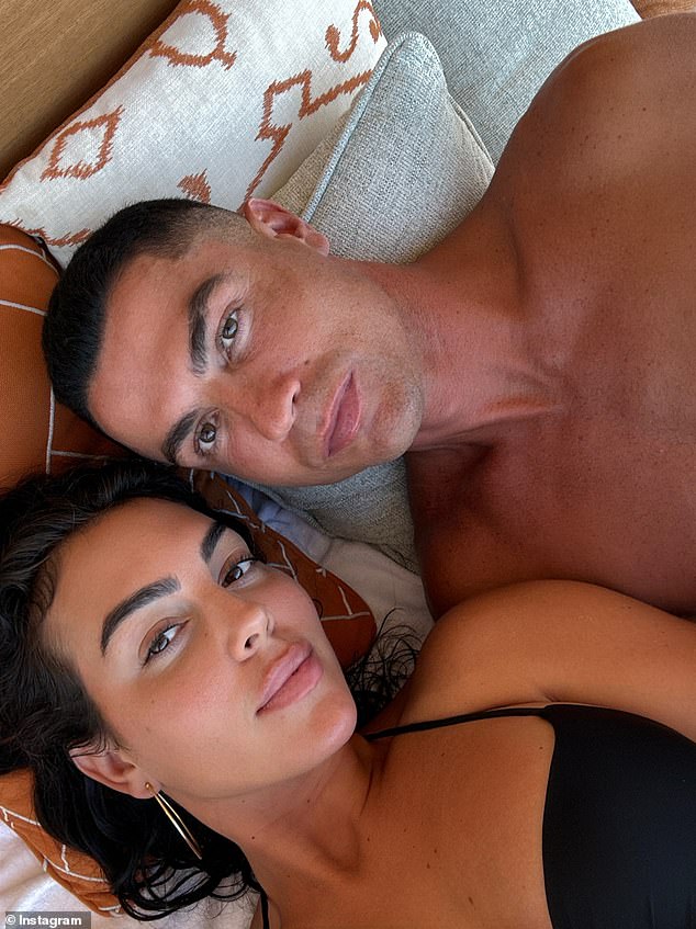 Lauren Sanchez spune pentru prima dată despre inelul de logodnă al Georginei Rodriguez, considerat a fi o copie a unui model existent.