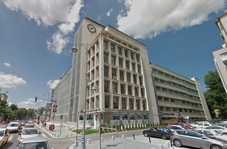 Ministerul Economiei pune pe pauză, de joi, procesul de selecție pentru conducerea companiilor de stat, din cauza unui număr record de peste 2.000 de CV-uri primite: „Numărul extrem de mare depășește capacitatea de resurse umane disponibile”ea noastră”