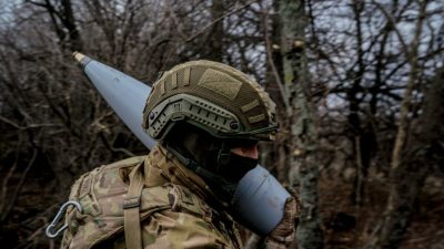 Bolojan: În perioada în care am fost președinte, ajutorul oferit Ucrainei a constat în principal în muniție de proveniență sovietică / “România furniza numeroase arme din epoca sovietică”ea noastră”