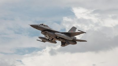România primește noi avioane de luptă F-16, Portalul Stiri despre Defensiva spune că Forțele Aeriene Române dispun acum de un număr și mai mare de avioane de luptă moderne.