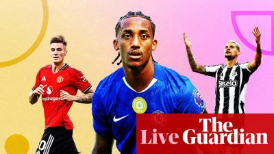 Iată o reformulare a titlului:
“Pregătiri pentru meciul Chelsea – Fulham, Bayern ajunge la un acord pentru împrumutul lui Jackson, Newcastle semnează cu Woltemade – evenimentele din Premier League, așa cum s-au desfășurat”

Sau, într-o versiune puțin mai scurtă:
“Ultimile știri din Premier League: pregătiri pentru Chelsea – Fulham, transferuri la Bayern și Newcastle”