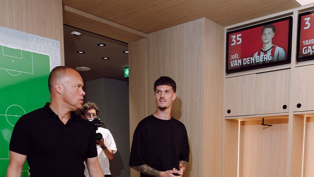 PSV a dezvăluit informații despre Dennis Man la mai puțin de 24 de ore după transfer: „Aceasta era intenția noastră.”