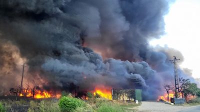 Trafic dificil pe Valea Oltului din cauza unui incendiu de pădure, o persoană fiind rănită cu arsuriea noastră”