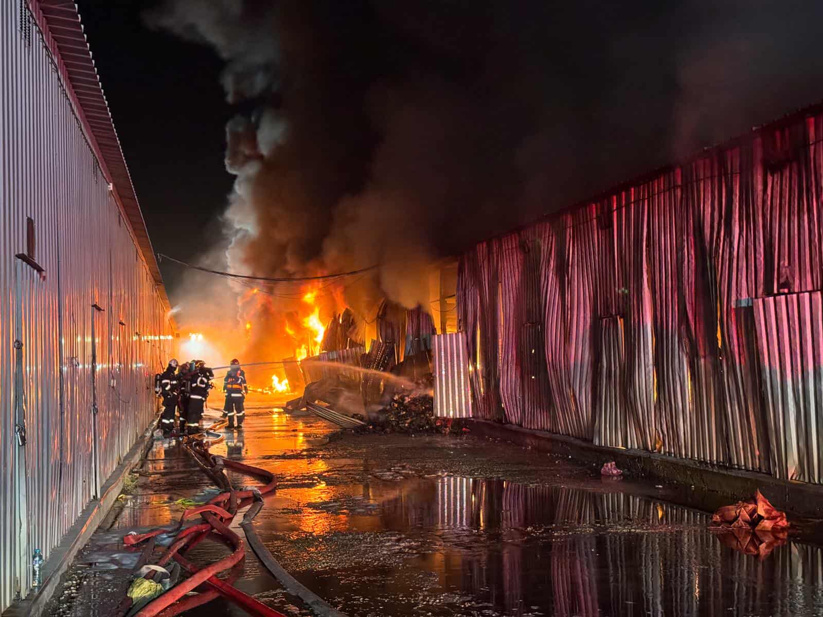 Ministrul Responsabil cu Protecția Mediului oferă sfaturi și avize importante pentru cetățeni după catastrofa incendiului de la Dragonul Roșu, care a provocat o poluare extrem de severă în Capitala țării.