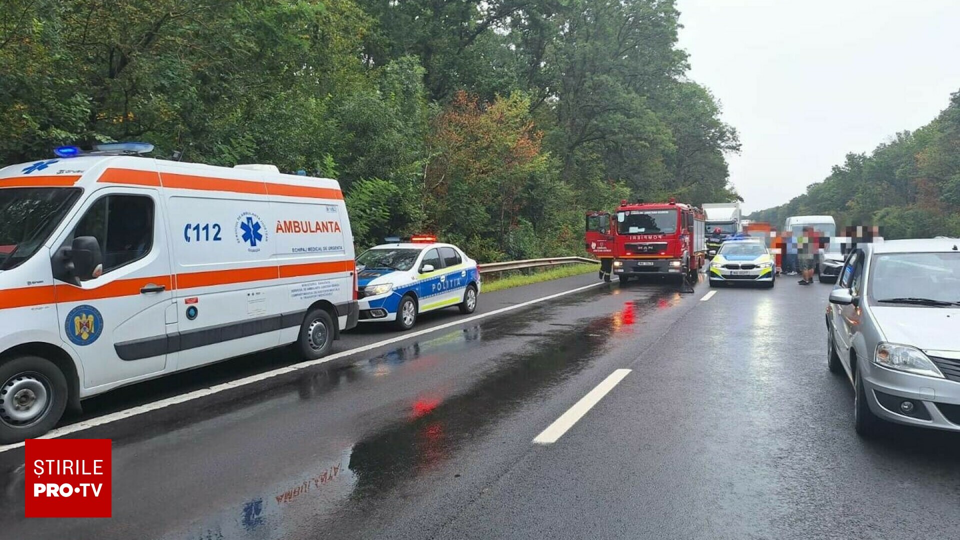 Un eveniment tragic s-a petrecut pe autostrada A1, unde doi tineri au fost implicați într-un accident mortal cu un camion mare, fiind împinși spre moarte, conform unor relatări dramatice care sugerează o posibilă sinucidere: ” Tânărul a îmbrățișat-o pe fată și apoi a făcut un pas în față”.