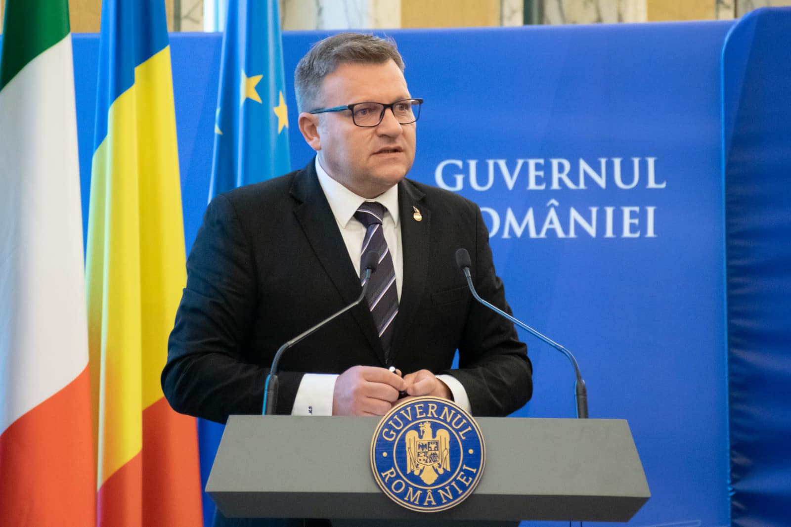Budăi, deputat PSD, declara că va susține o moțiune de cenzură împotriva Cabinetului dacă lucrarile la autostrăzi sunt întrerupte.