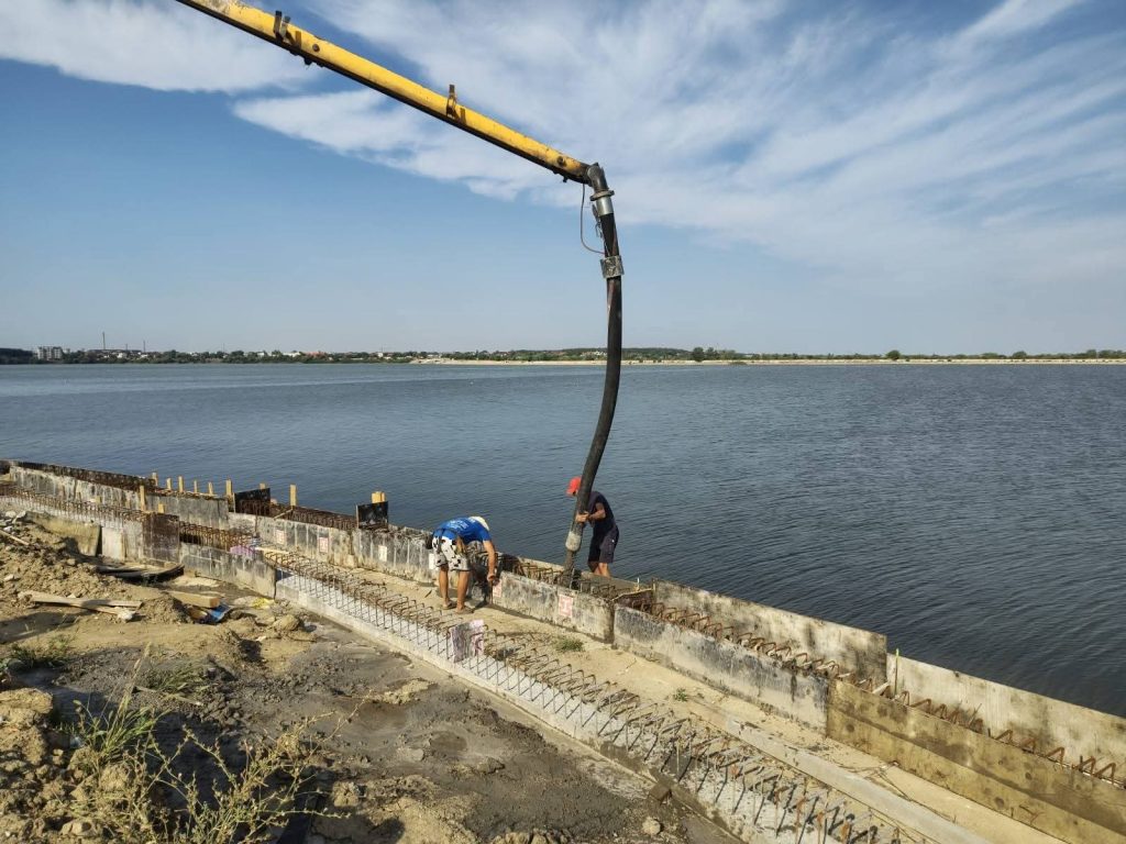 [ad_1] Progresul investiției în șantierul de pe Insula Lacul Morii, demarat în februarie, devine vizibil