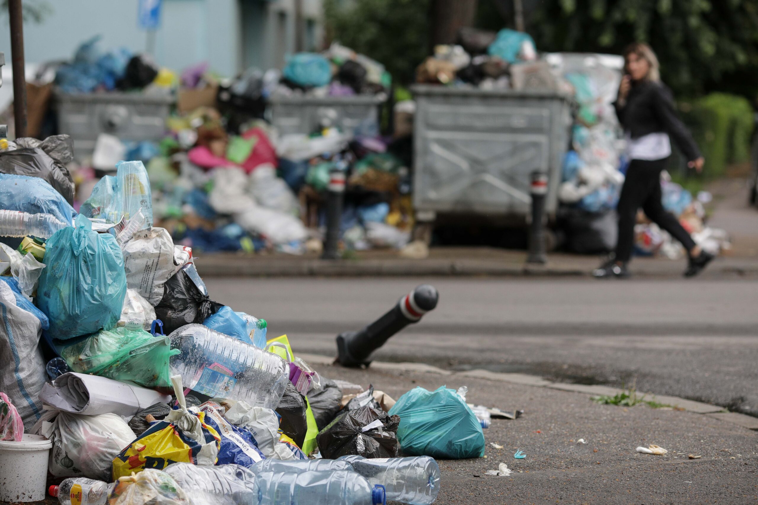 RAPORT | Bucureștiul se află pe marginea unei crize grave în administrarea deșeurilor