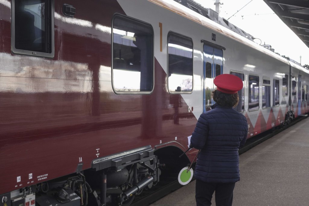 [ad_1] CFR Călători lansează un nou tren Alstom Coradia Stream pe ruta București – Brașov, operat de patru ori pe zi