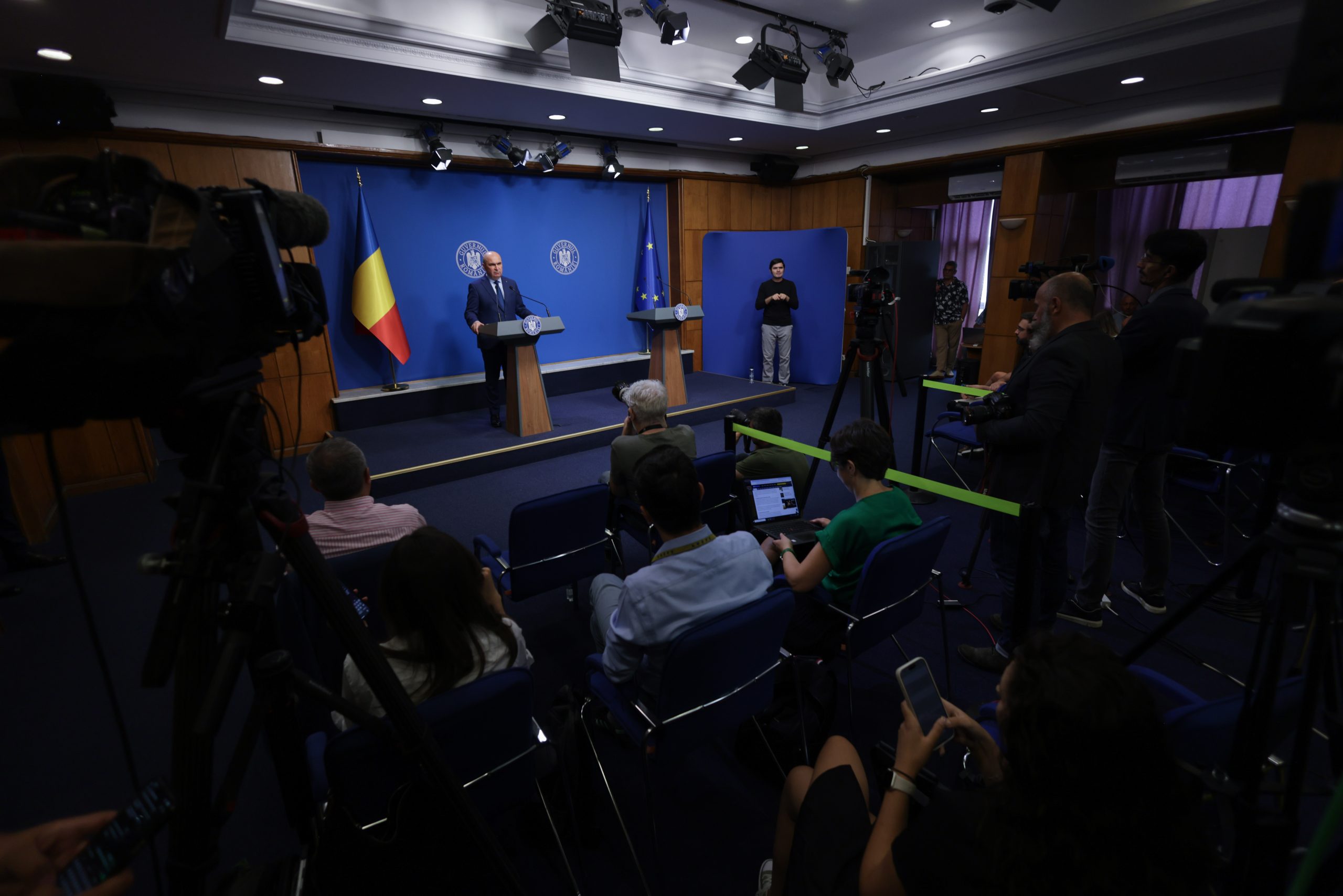 Executivul intenționează să interzică cumulul de venituri între pensie și salariu, cu anumite excepții. Transferurile și detașările între instituții publice vor fi limitate.