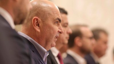 Prim-ministrul Bolojan asupra numirii noilor conducători AI serviciilor secrete: Este esențial un dialog și un acord politic pentru obținerea unui vot favorabil în Parlamentea noastră”