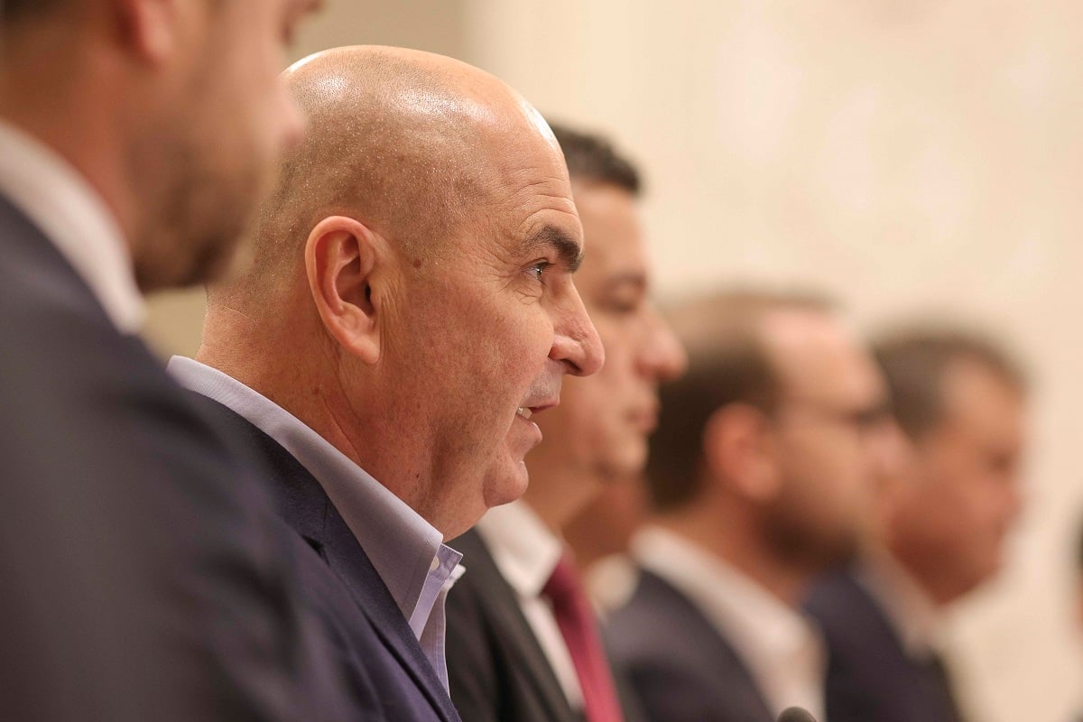 Prim-ministrul Bolojan asupra numirii noilor conducători AI serviciilor secrete: Este esențial un dialog și un acord politic pentru obținerea unui vot favorabil în Parlamentea noastră”