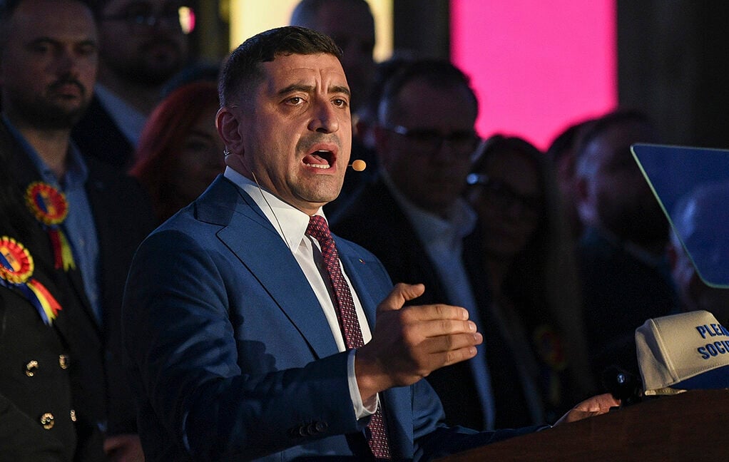 George Simion susține că proiectul celor doi deputați ex-POT pentru sancționarea actelor de rău tratament față de gravide vizează pedepsirea celor care agresează mame, în vreme ce viceliderul grupului parlamentar al partidului extremist afirmase că AUR nu susține inițiativaea noastră”