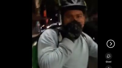 Tânărul care a atacat un curier pe o stradă din București, considerându-l „invadator”, condus la audieri marțiea noastră”