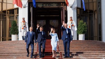 Merkel, Macron și Tusk au susținut aderarea R. Moldova la Uniunea Europeană și au promis solidaritate în fața Rusiei în timpul vizitei de Ziua Independenței în Chișinăuea noastră”