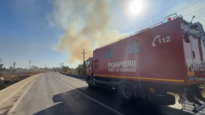 Incendiu puternic deGunoi în zona Glina, la periferia Capitalei, ridică îngrijorări cu privire la posibila extindere a flăcărilor către gospodării. Autoritățile au trimis un avertisment de urgență prin sistemul de alertare în masă.