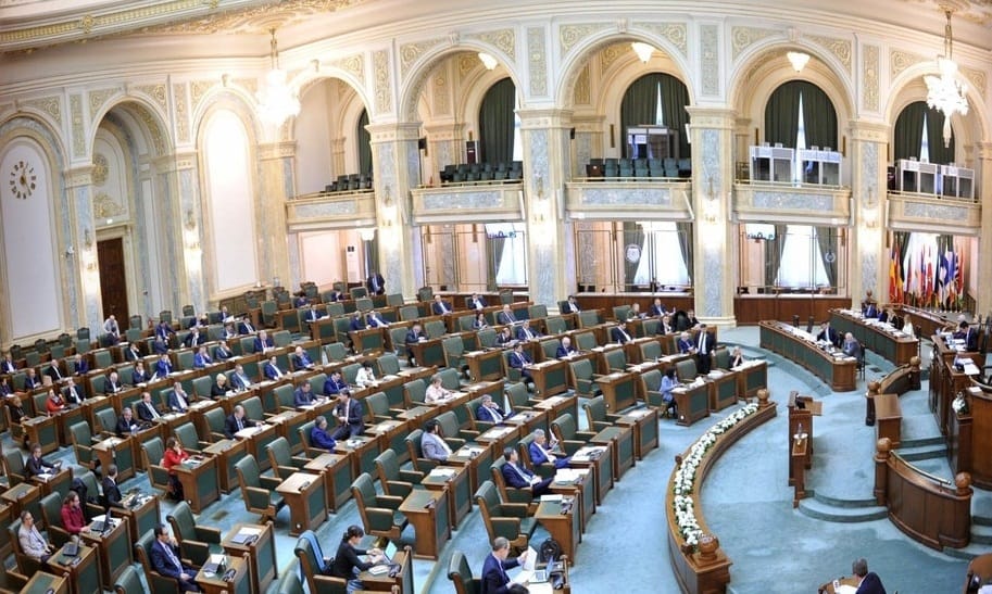 Senatul se reunește într-o sesiune extraordinară; două Ordonanțe de Urgență adoptate pe 8 august se află pe agenda plenului.