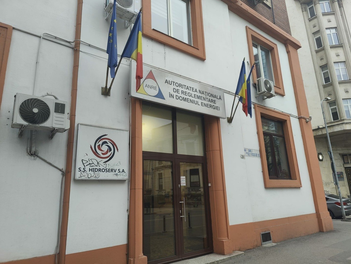 Propuneri de reducere a posturilor și de diminuare cu 30% a salariilor la ASF, ANRE și ANCOM, conform unui proiect legislativ publicat de Guvernea noastră”