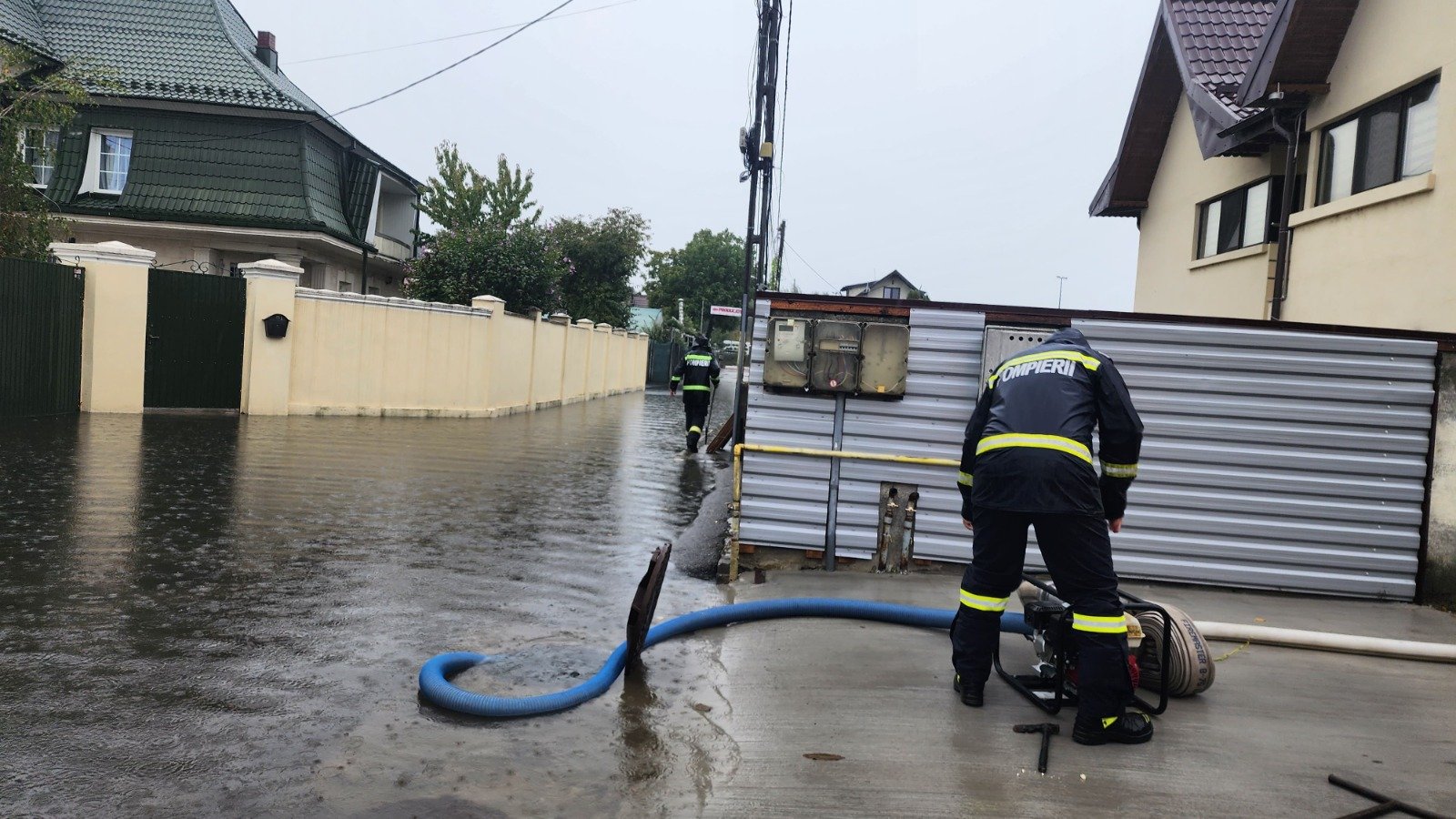 Incident meteorologic în șapte județe: copaci doborâți, incendii și pene de curentea noastră”