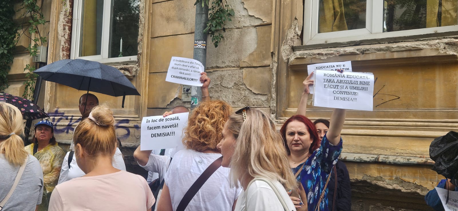 Serie de demonstrații ale educatorilor în București, contestând politicile și declarațiile guvernului condus de Bolojan