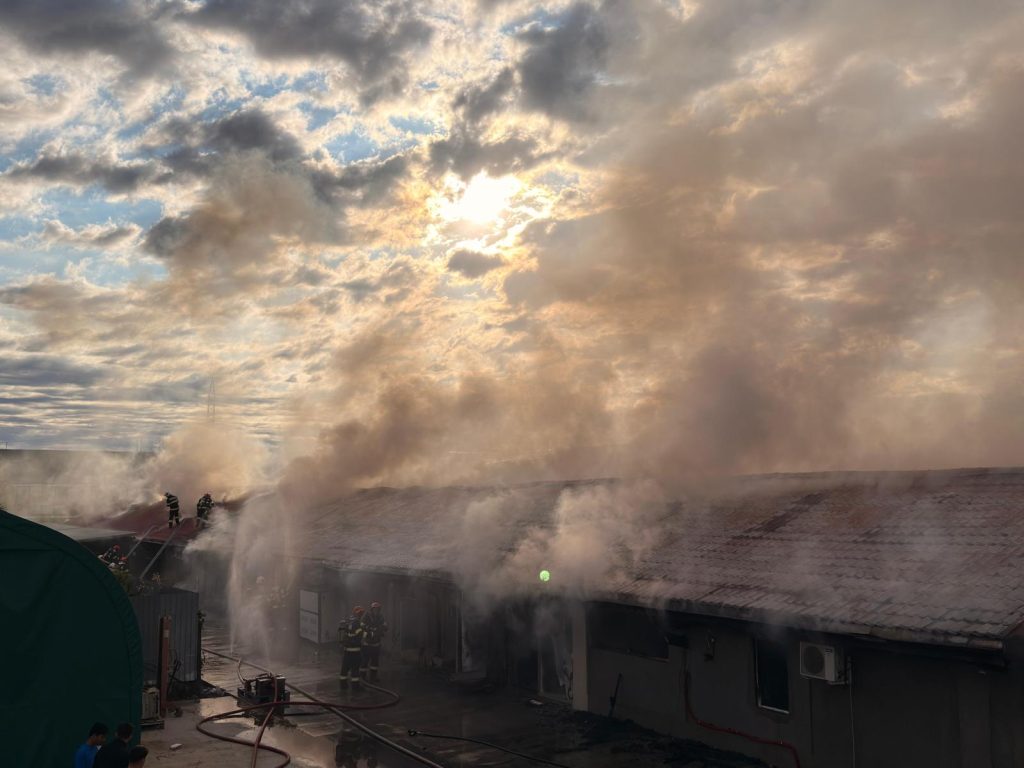 [ad_1] Incendiul din Buftea, localizat și controlat, nu s-a extins la clădirile învecinate, conform reprezentanților ISU București-Ilfov