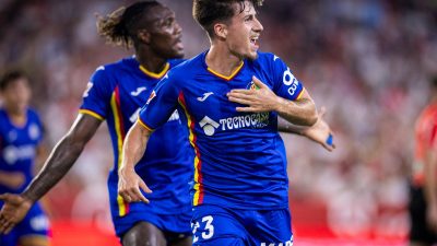 Iată o posibilă reformulare a titlului:

“Analizând adversarul: Getafe CF, o piatră de încercare pentru Mestalla”

Sau, într-o variantă puțin diferită:

“Cunoaște-ți dușmanul: Getafe CF, un obstacol dificil la Mestalla”

Am înlocuit “hueso duro” cu “piatră de încercare” sau “obstacol dificil”, pentru a păstra sensul original al expresiei, care sugerează că Getafe CF este o echipă dificilă de învins.