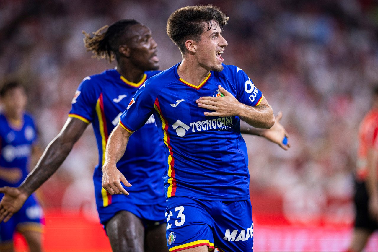 Iată o posibilă reformulare a titlului:

“Analizând adversarul: Getafe CF, o piatră de încercare pentru Mestalla”

Sau, într-o variantă puțin diferită:

“Cunoaște-ți dușmanul: Getafe CF, un obstacol dificil la Mestalla”

Am înlocuit “hueso duro” cu “piatră de încercare” sau “obstacol dificil”, pentru a păstra sensul original al expresiei, care sugerează că Getafe CF este o echipă dificilă de învins.