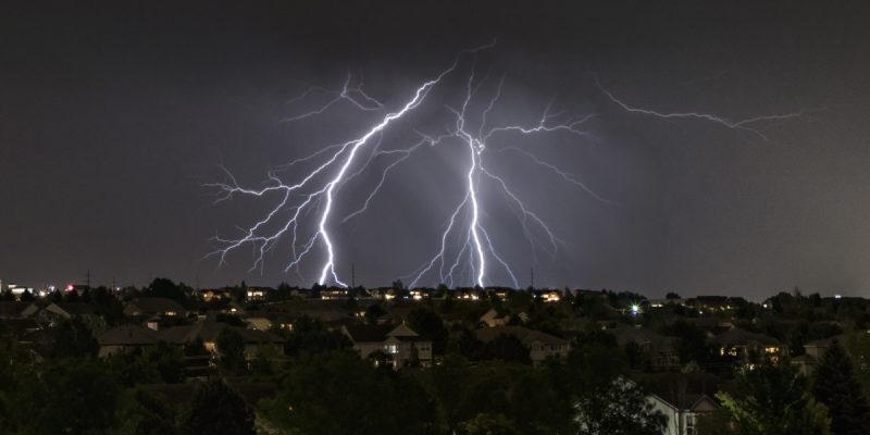 Avertizare meteo de ultimă oră: pericol de furtuni violente, grindină și vijelii puternice. Regiunile afectate de codul roșu emis de Autoritatea Națională de Meteorologie.