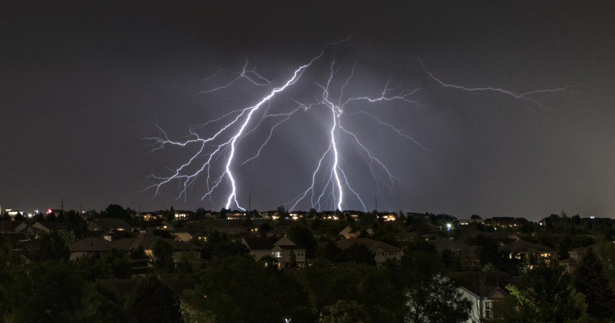 Avertizare meteo de ultimă oră: pericol de furtuni violente, grindină și vijelii puternice. Regiunile afectate de codul roșu emis de Autoritatea Națională de Meteorologie.