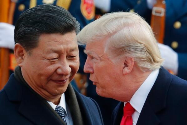 Trump avertizează China asupra unor tarife vamale de 200% dacă nu grăbește exporturile de magneți și metale rare / “Nu doresc să folosesc astfel de metode, deoarece le-aș distruge pe China”ea noastră”