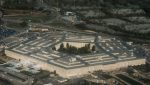 Pentagonul reproșează platformei de streaming Netflix conținutul considerat „promotor al ideologiei woke” după difuzarea unui serial militar cu tematică LGBTQ+ea noastră”