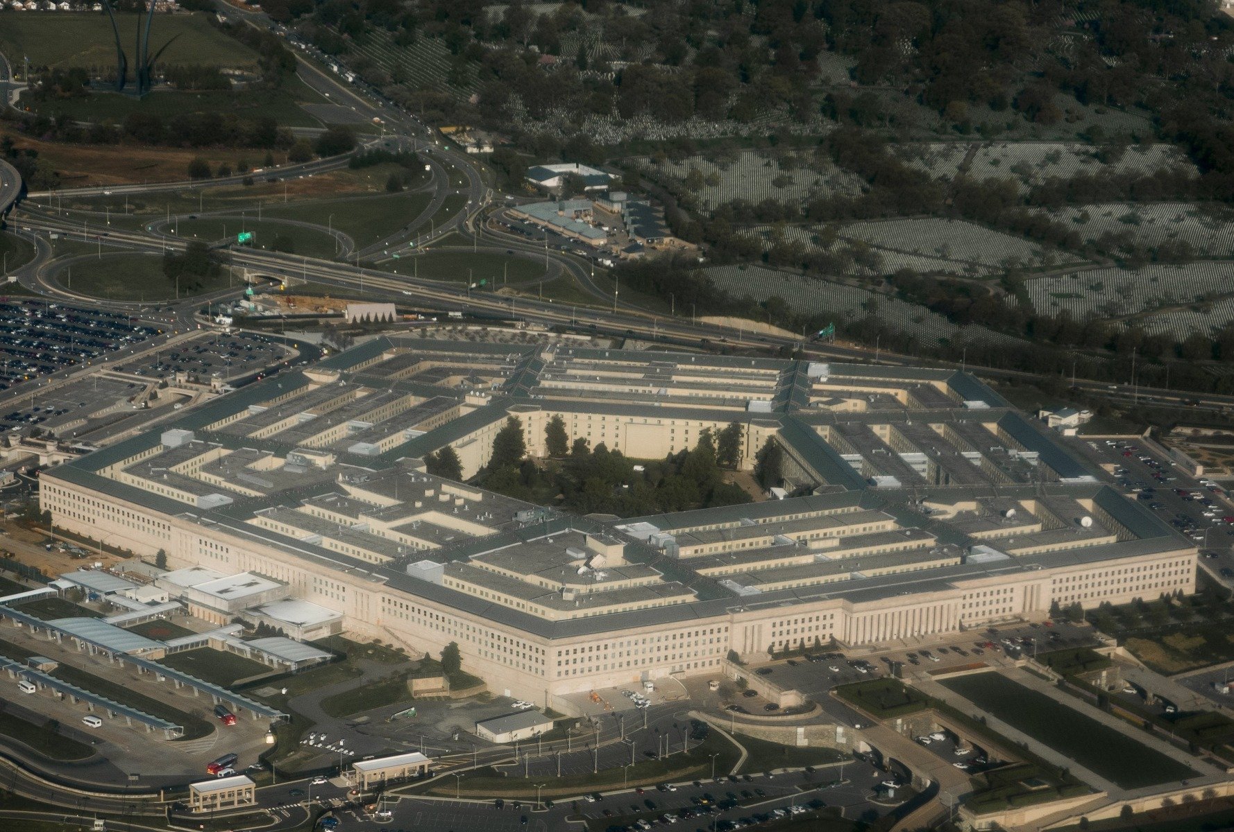 Atașatul militar al României la Washington convocat la Pentagon pentru discuții despre reducerea ajutorului militar destinată țărilor vecine Rusiei / Impactul asupra României este minim (conform surselor)ea noastră”
