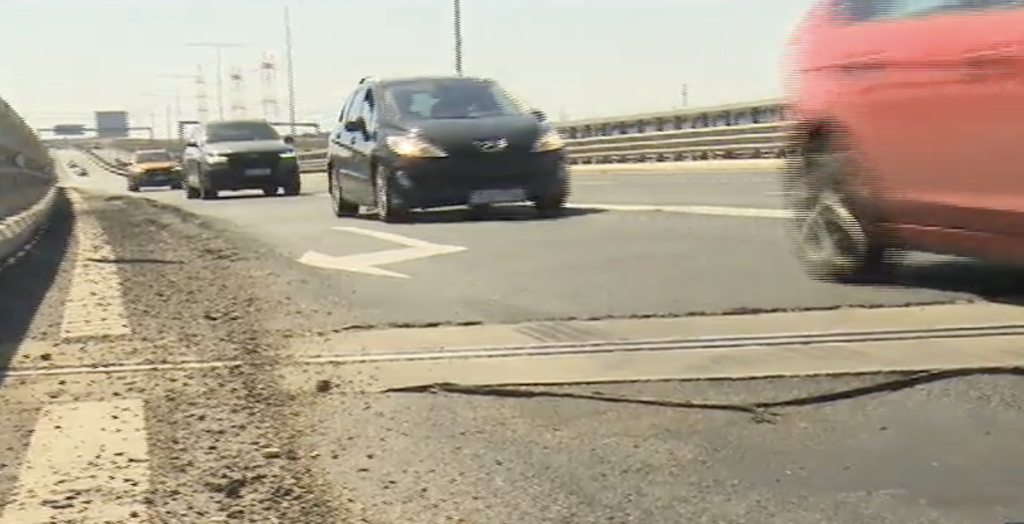 [ad_1] Autostrada Bucureștiului se confruntă cu probleme serioase după doar un an de la inaugurare, lotul 1 Sud între Glina și Vidra prezentând numeroase gropi în asfalt