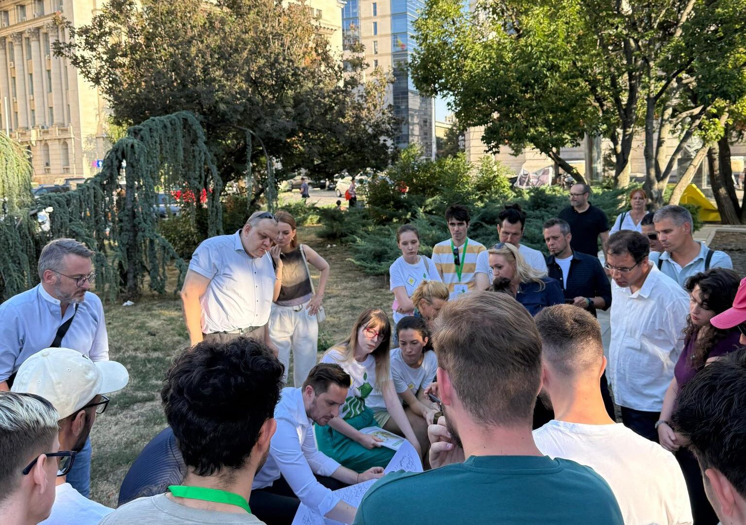Discuție privind parcarea din Piața Revoluției destinată oficialilor MAI: Primăria Capitalei anunță crearea unui comitet de lucru pentru identificarea unor soluții adecvate