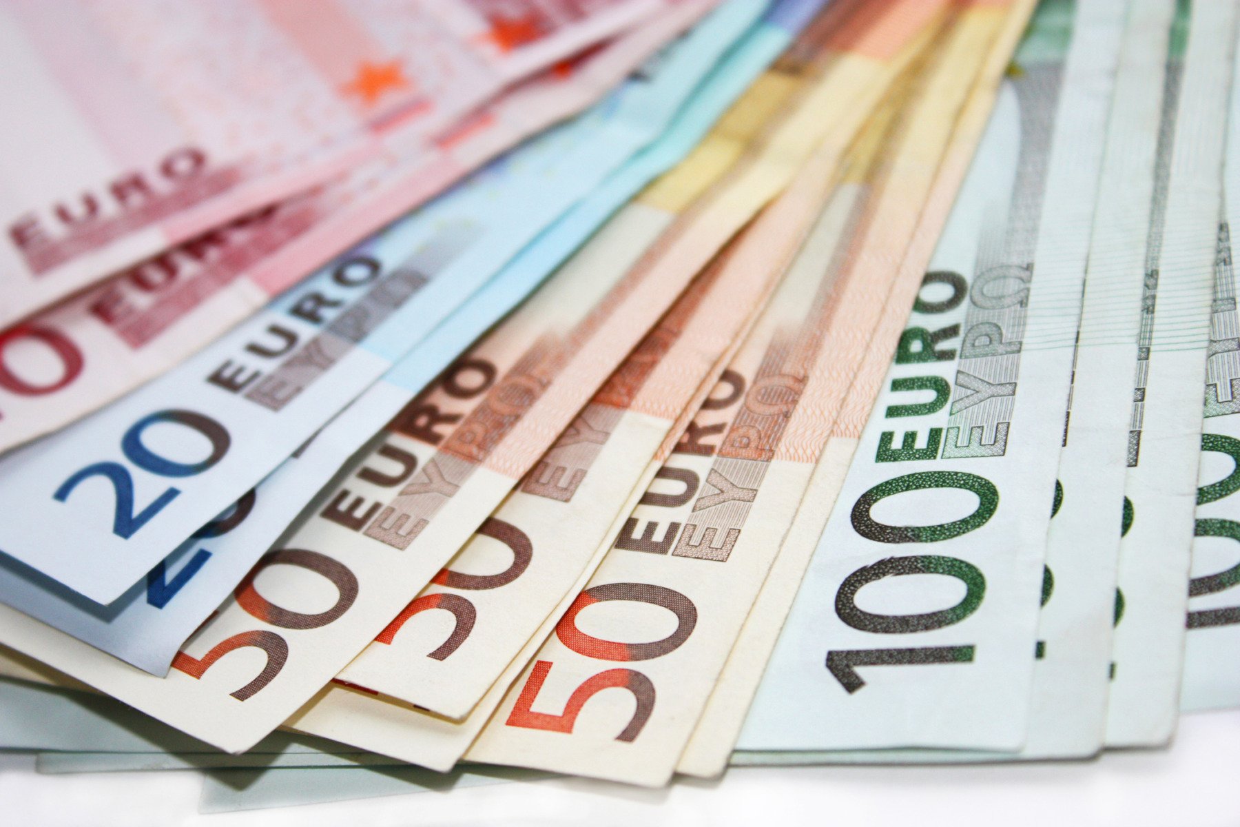 Aproximativ 66 de milioane de euro în bancnote și monede contrafăcute au fost descoperite în Europa în cadrul unei ample anchete derulată în 18 stateea noastră”
