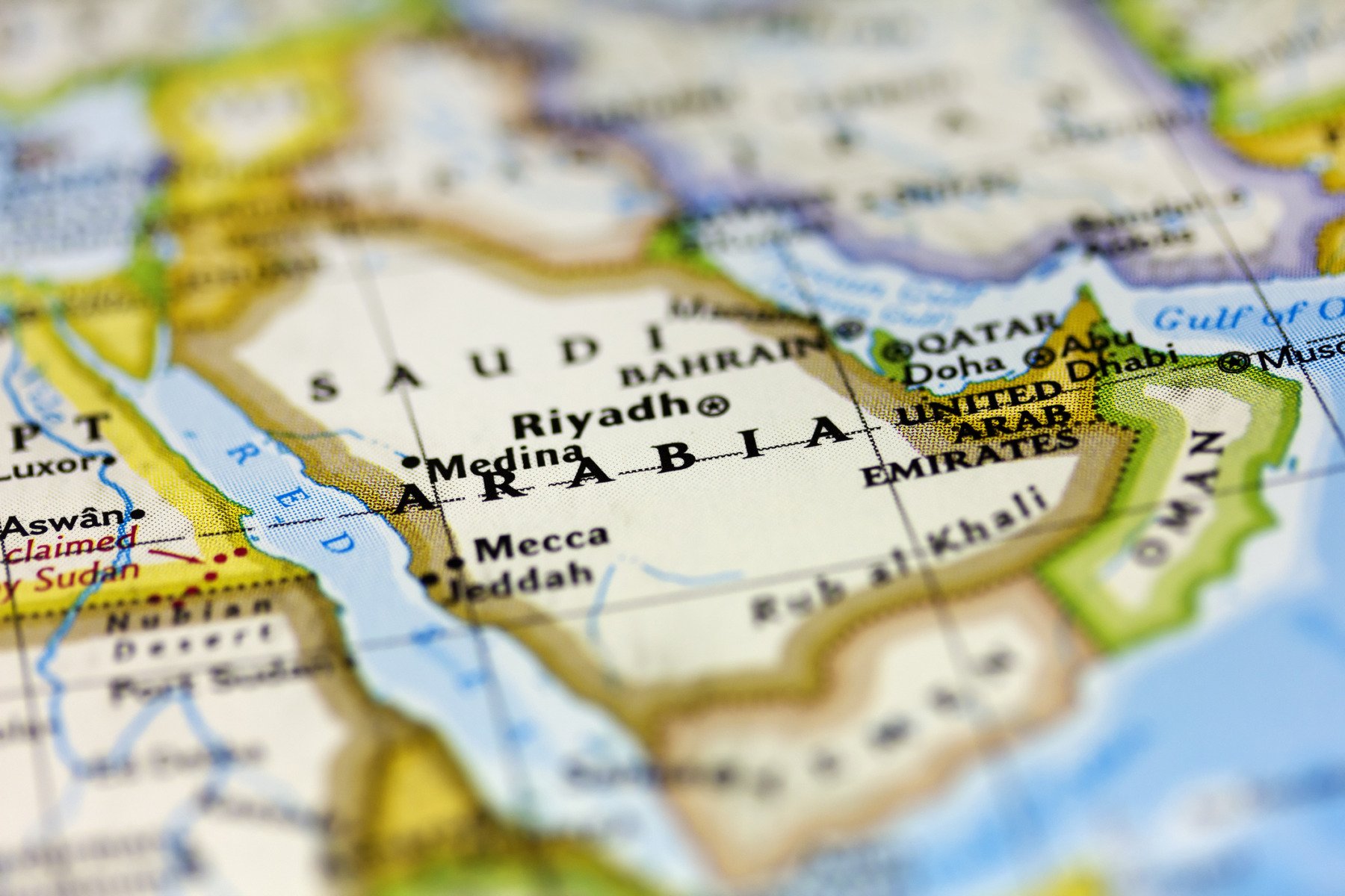 Fondul suveran al Arabiei Saudite înregistrează o pierdere de 8 miliarde de dolari din cauza proiectelor majore, pe fondul scăderii prețului petrolului și creșterii deficitului bugetar al regatuluiea noastră”