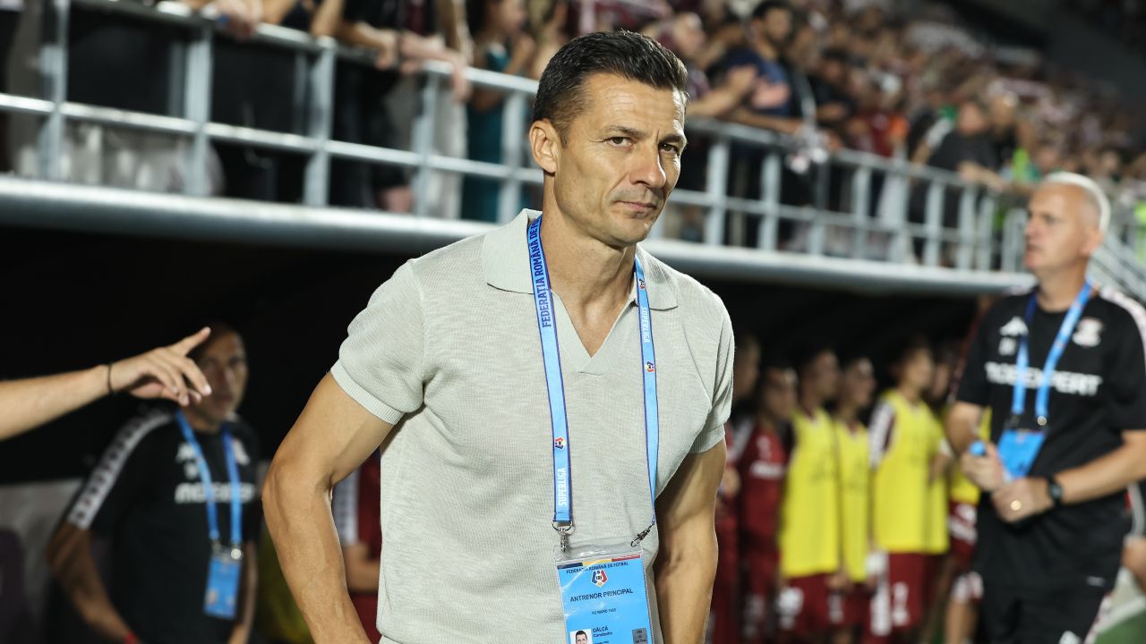 “Decizie controversată! Costel Gâlcă și-a exprimat nemulțumirea după meciul Oțelul – Rapid 1-1. Momentul care l-a deranjat pe antrenorul echipei din Giulești.”