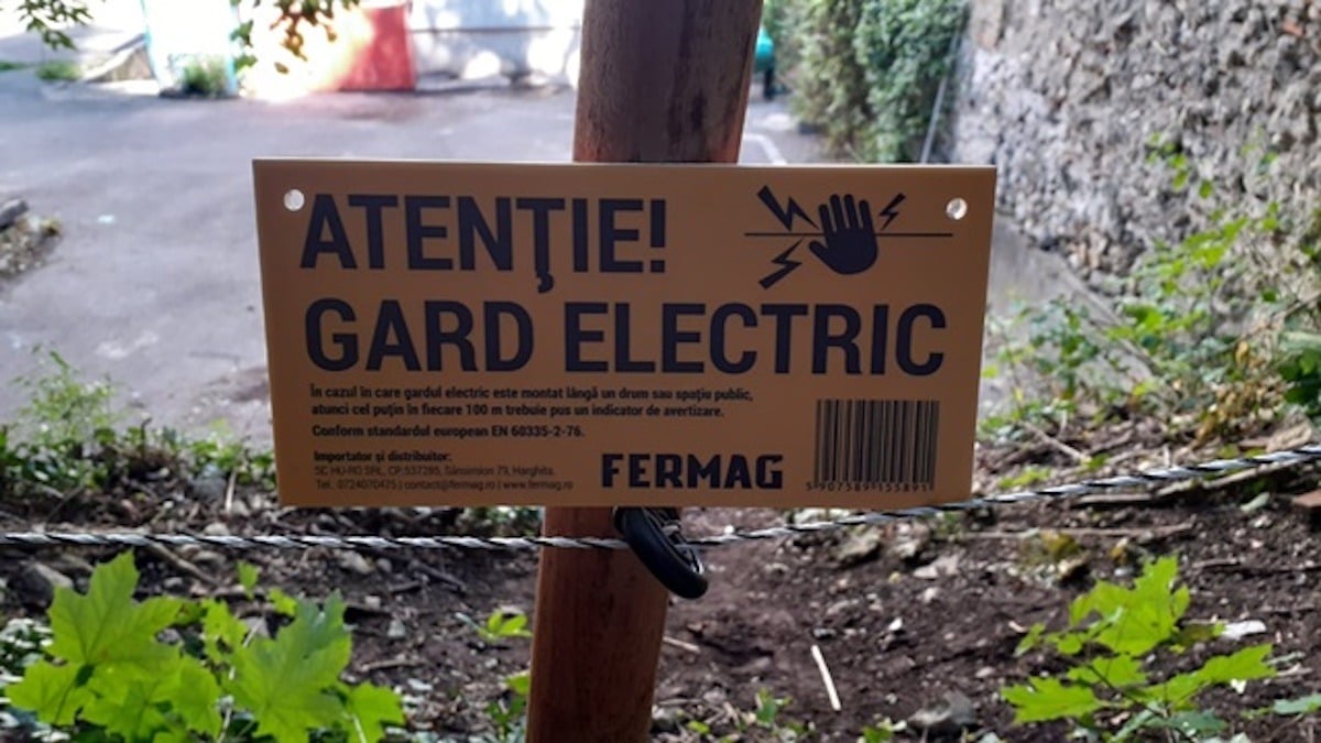 Gard electric în Râșnov pentru protejarea comunității: Primăria asigură că nu au fost cazuri de urși coborând în oraș, iar în zonele cu poteci către pădure au fost instalate porți speciale, considerate complet sigureea noastră”