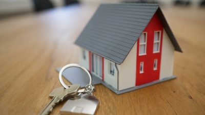 Președintele Senatului anunță că impozitele pentru locuințe vor crește, fiind un subiect dezbătut în cadrul coaliției guvernamentaleea noastră”