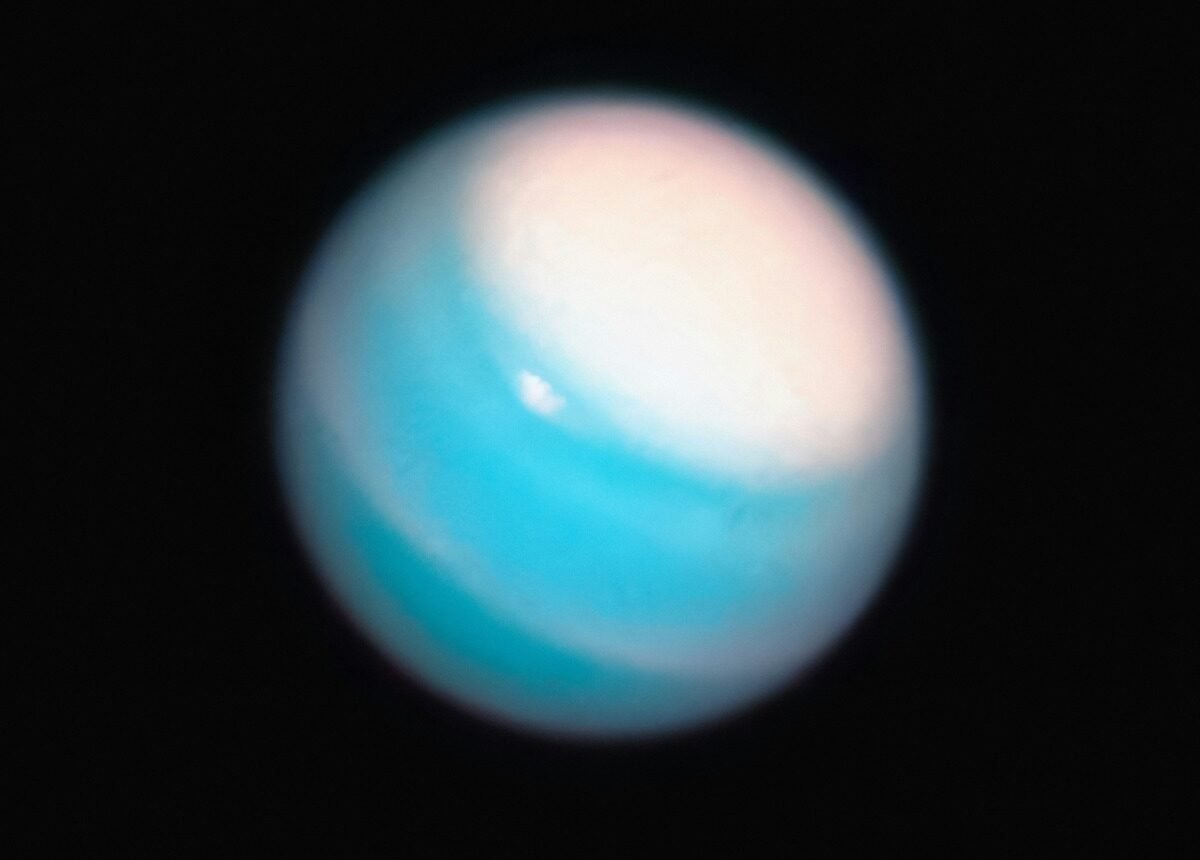 O lună nevăzută anterioră a planetei Uranus, identificată cu ajutorul telescopului spațial James Webbea noastră”