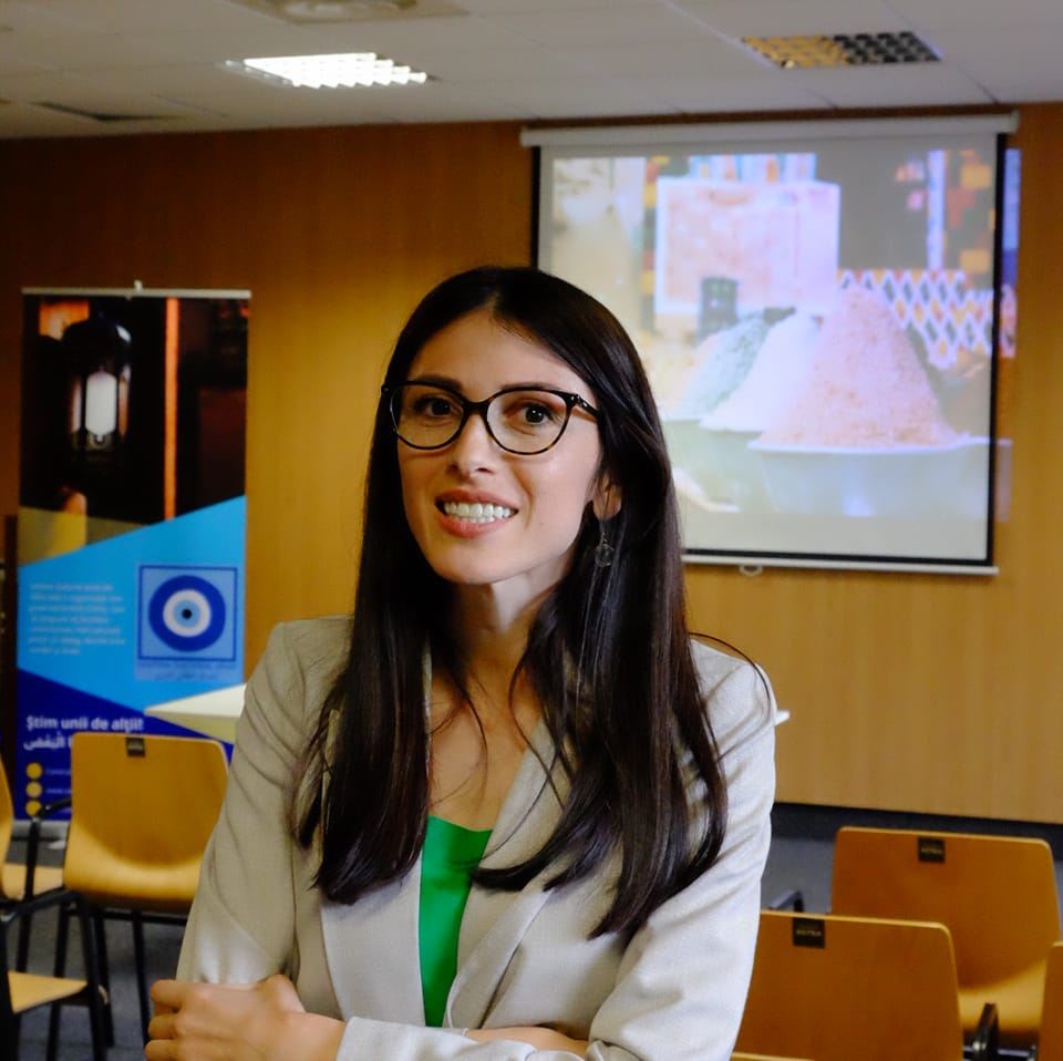 Fawzia Rehejeh, fondatoarea Centrului Cultural Arab din Sibiu, depune plângere penală după amenințări online cu conținut instigator la ură și rasism / „Ne pune în pericol sentimentul de siguranță”ea noastră”
