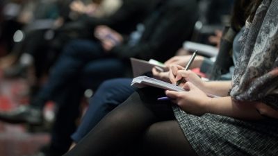 Mijloacele de informare din Statele Unite cedază solicitărilor fostului președinte Trump pentru a-și apăra interesele financiare, chiar dacă acest lucru afectează libertatea de exprimareea noastră”