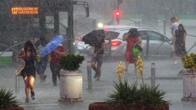 Șapte județe sunt afectate de o avertizare de vreme severă și vijelii puternice. Specialiștii în meteorologie au emis un anunț meteo de ultimă oră, care vizează noi’intensificări ale condițiilor climatice extremale în următoarele ore.