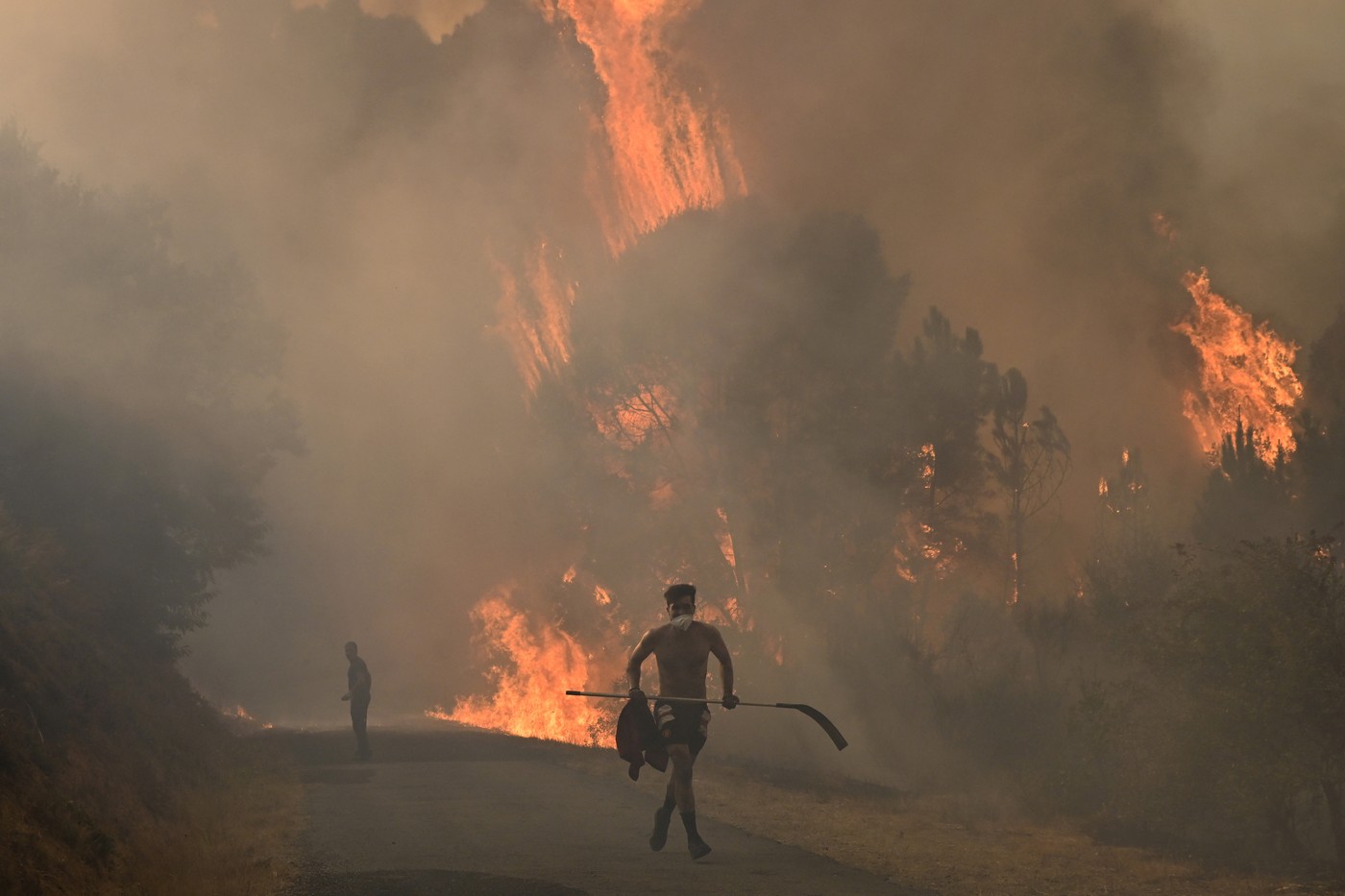Un bărbat a fost reținut de autorități în Spania, fiind bănuit că ar fi declanșat unul dintre incendiile extrem de violente care au avut ca urmare moartea a doi brigadieri.