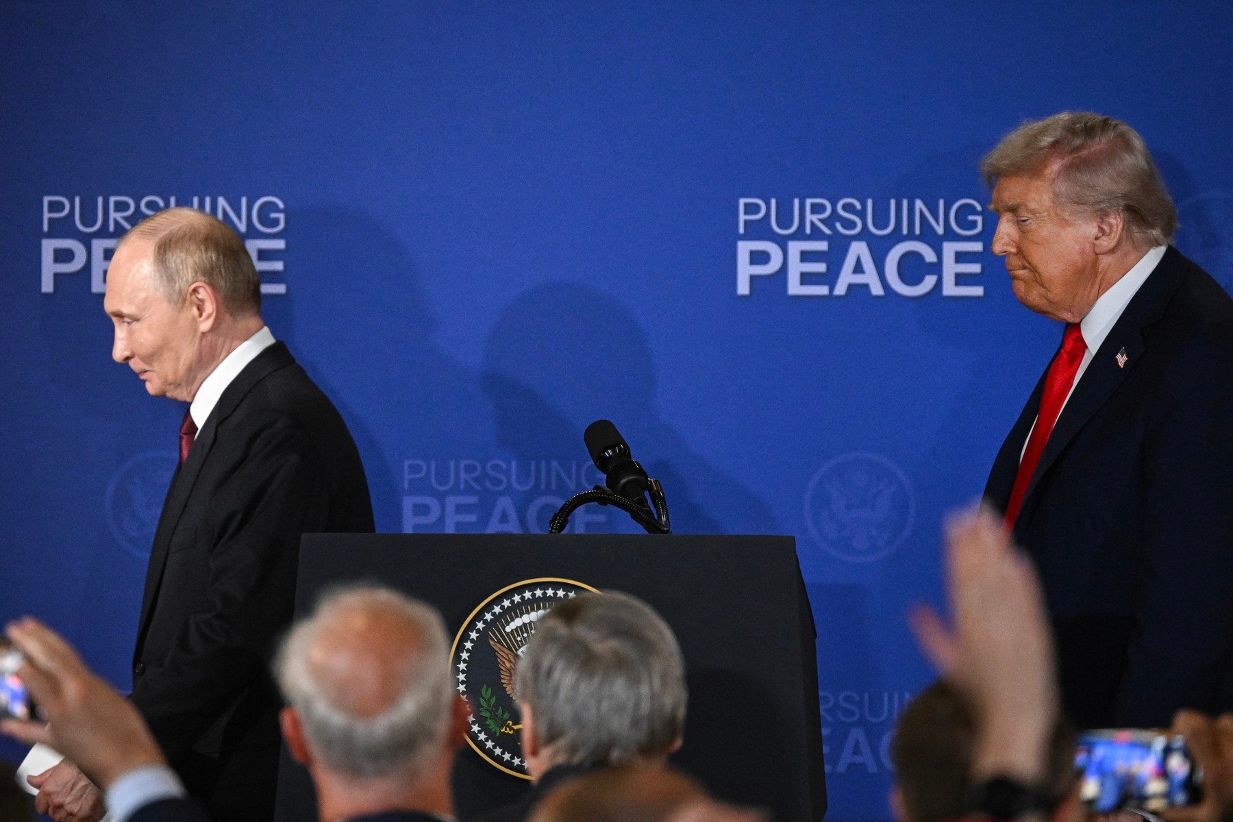 Donald Trump exprimă o profundă dezamăgire față de Vladimir Putin și promite acțiuni pentru reducerea victimelor din Ucrainaea noastră”