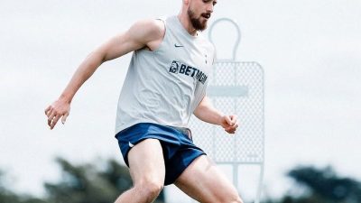 Data revenirii lui Drăgușin a fost anunțată oficial de către echipa Tottenham. Fostul componente al naționalei aflat sub contract cu formația londoneză va relua pregătirile alături de noua sa echipă la o dată stabilită. Întrebat fiind când va reapărea pe terenul de fotbal pentru reprezentativa României, fanii așteaptă cu interes debutul său.