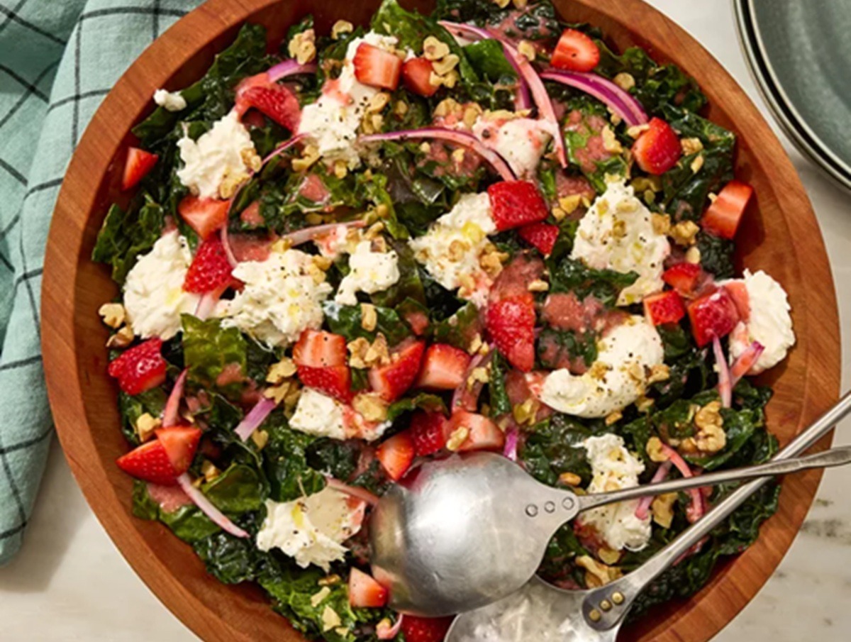 Rețete simple și savuroase de vară, recomandate de New York Times, inspirate din bucătăriile lumii. Idei și combinații rapide, între 5 și 30 de minute, cu ingrediente de sezonea noastră”