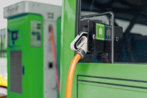 Consiliul Județean Buzău solicită suspendarea atribuirii contractului pentru achiziția microbuzelor electrice în valoare de 61 de milioane de lei, după ce a identificat o nouă oportunitate de finanțare din fonduri europene