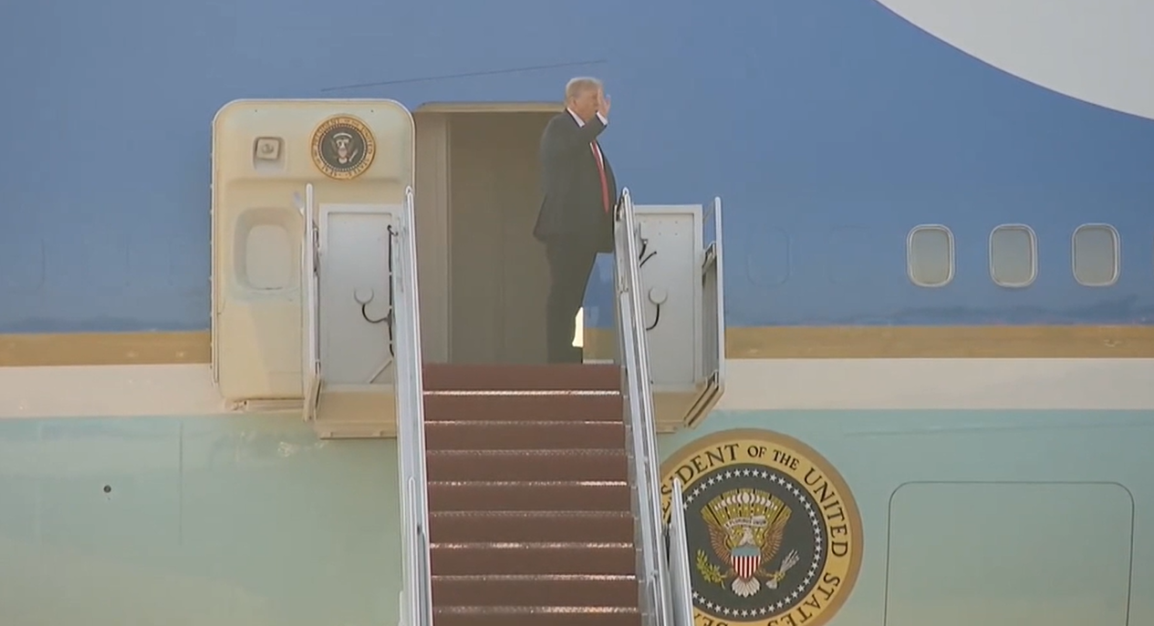 Summitul dintre Trump și Putin în Alaska: Donald Trump anunță ridicarea mizei înainte de decolare pe platforma Truth Socialea noastră”