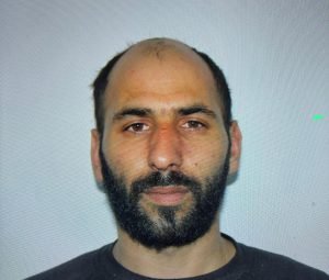 Un tanar barbat de 32 de ani, originar din judetul Prahova, face obiectul unei anchete a politiei si este urmarit.